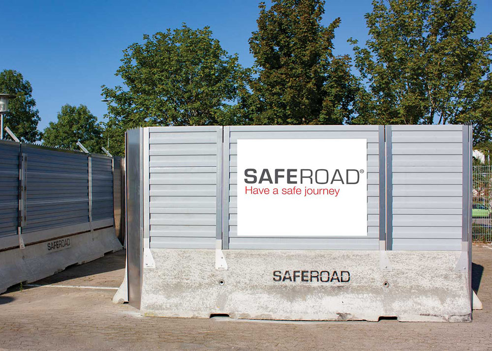 Bullerskärm SafeSound med Saferoad-skylt