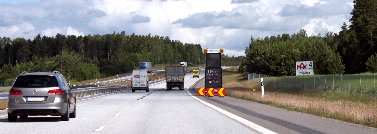 Saferoad VMS vagn på E18 utanför Köping